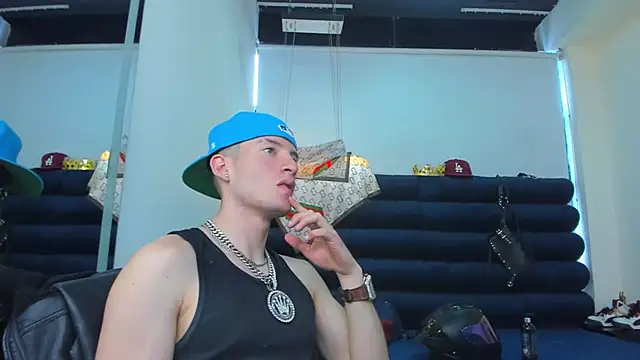 HunterHeat_ Pertunjukan Webcam