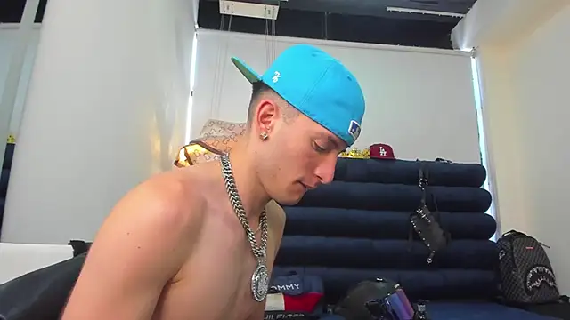 HunterHeat_ Pertunjukan Webcam