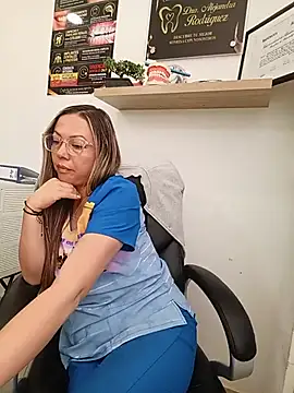 _Dentist-Madisson_04: διαδικτυακό σόου στην κάμερα