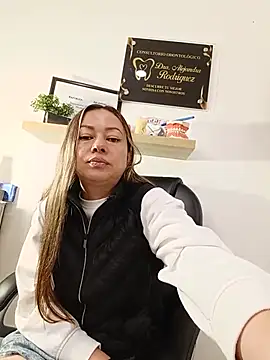 Webkamerová show _Dentist-Madisson_04