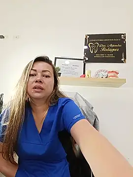 _Dentist-Madisson_04: διαδικτυακό σόου στην κάμερα