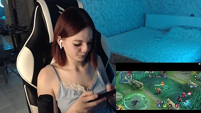 Kitti_study: διαδικτυακό σόου στην κάμερα