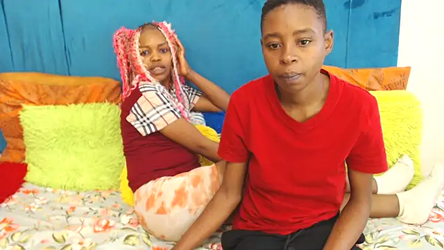 SweetSlenderChoc's Webcam Show