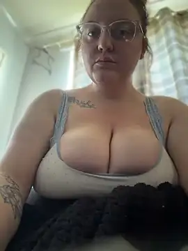 ChunkyMilf25's Webcam Show