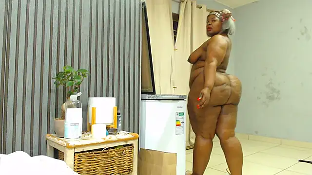 ROYALASS25 webcam show