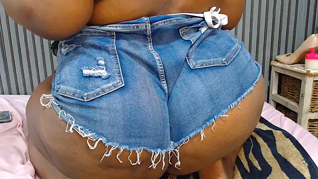 ROYALASS25 live XXX chat