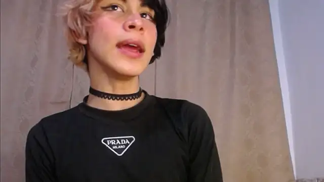 DaraSweet20 Show Webcam