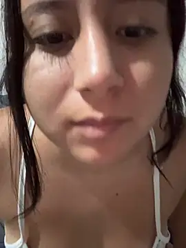 Show modela Alaia33200 na web-kameri