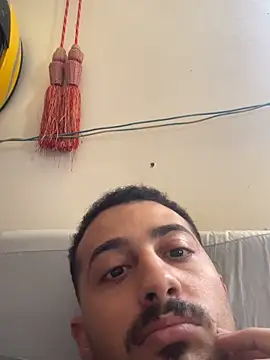 عرض كام Hehjehjeqll