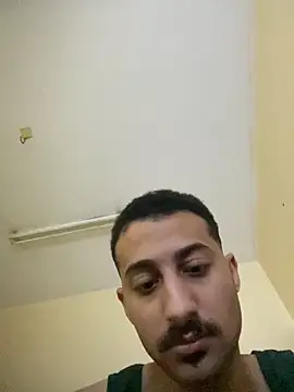 Hehjehjeqll: διαδικτυακό σόου στην κάμερα