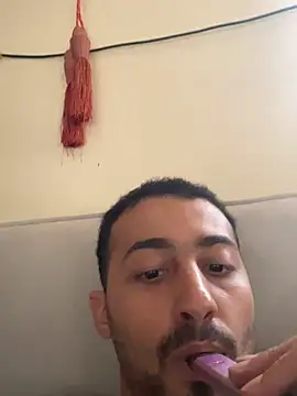 عرض كام Hehjehjeqll