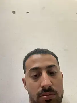 عرض كام Hehjehjeqll