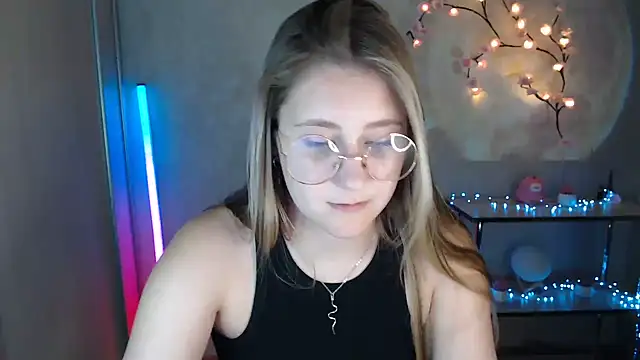 Milka_kamila élő XXX-chatje