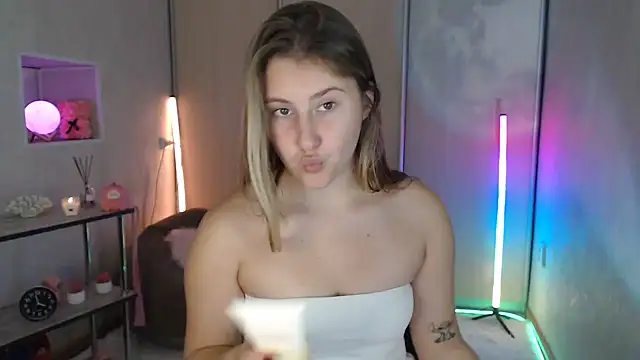 Milka_kamila Adlı Modelin Canlı XXX Sohbeti