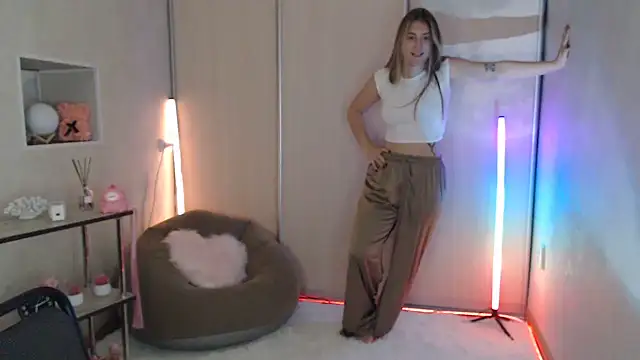Milka_kamila Adlı Modelin Canlı XXX Sohbeti