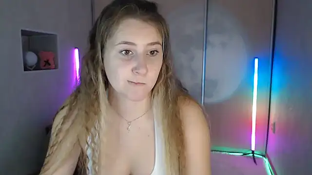 Milka_kamila élő XXX-chatje