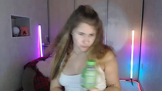 Milka_kamila Adlı Modelin Canlı XXX Sohbeti