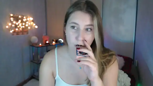 Milka_kamila Show in webcam