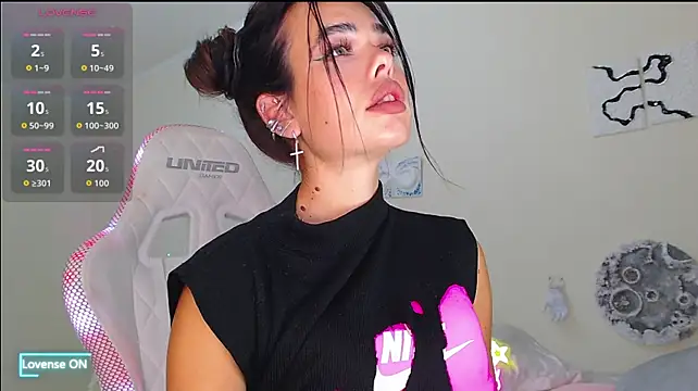 Gia_Vibey's Webcam Show