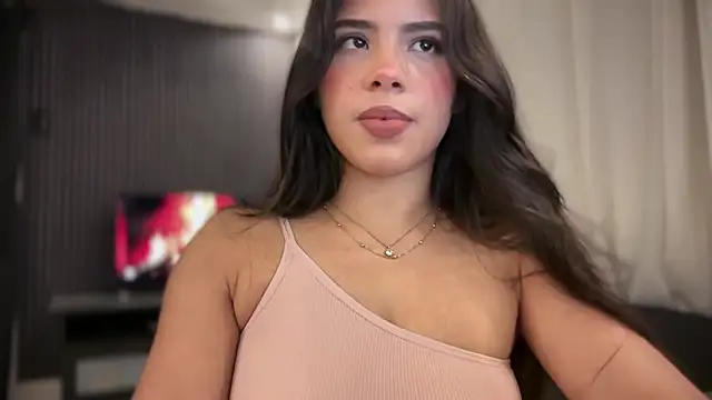 Angelinav7 Adlı Modelin Canlı Sohbet Odası