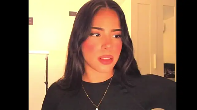 Angelinav7 Adlı Modelin Web Kamerası Şovu