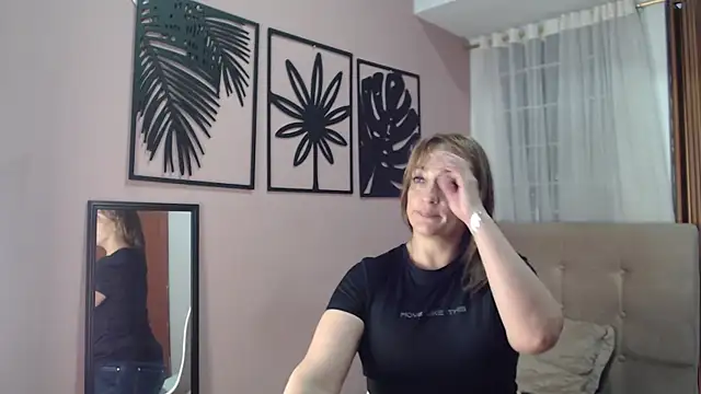 amara_rousse1 Show in webcam