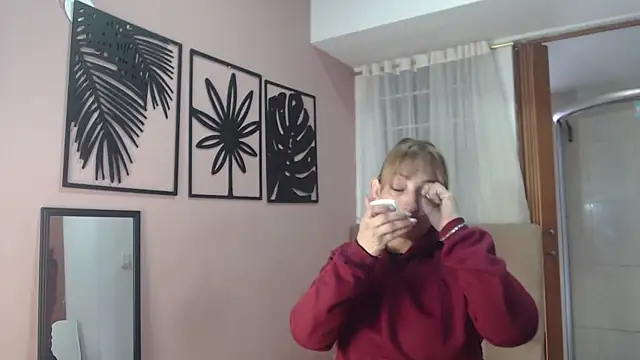 amara_rousse1's Webcam Show