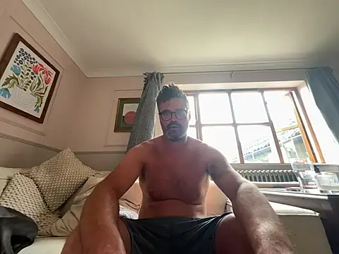 CyprioteWhitefly: διαδικτυακό σόου στην κάμερα