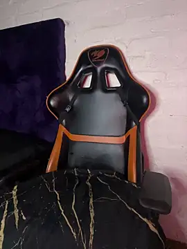 QUEEN_NOBUHLE_FEMDOM_777 Show in webcam