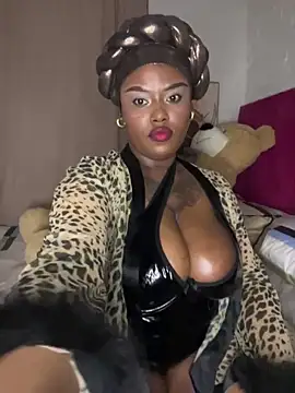 QUEEN_NOBUHLE_FEMDOM_777 Webcam-Show