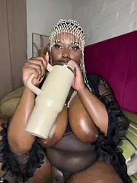 QUEEN_NOBUHLE_FEMDOM_777: διαδικτυακό σόου στην κάμερα