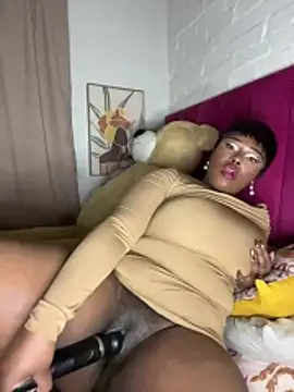 הופעת וובקאם של QUEEN_NOBUHLE_FEMDOM_777