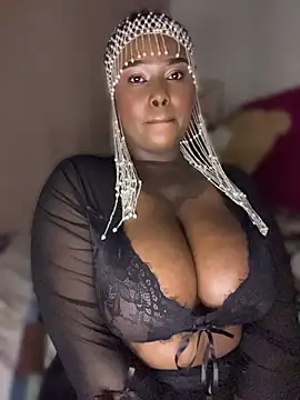 Pokazy przed kamerką – QUEEN_NOBUHLE_FEMDOM_777
