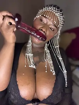 QUEEN_NOBUHLE_FEMDOM_777 网络视讯表演