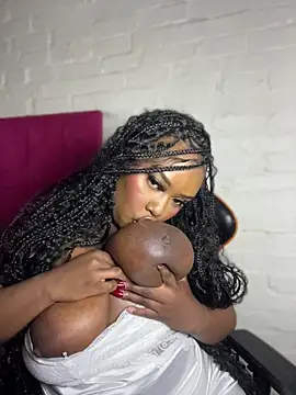 QUEEN_NOBUHLE_FEMDOM_777 网络视讯表演