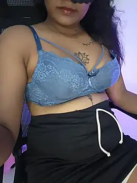 Show modela ApzzY__ na web-kameri