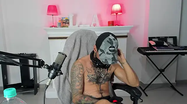 הופעת וובקאם של dereck_karter