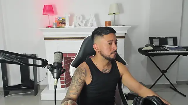 הופעת וובקאם של dereck_karter