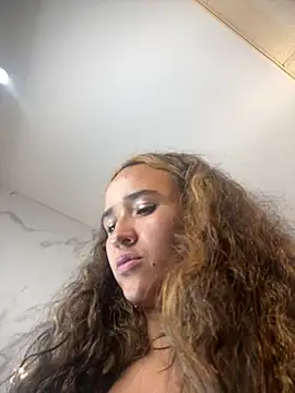 XXX chat uživo modela bella_vibess_s