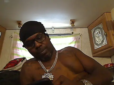 GirthBroox Show in webcam