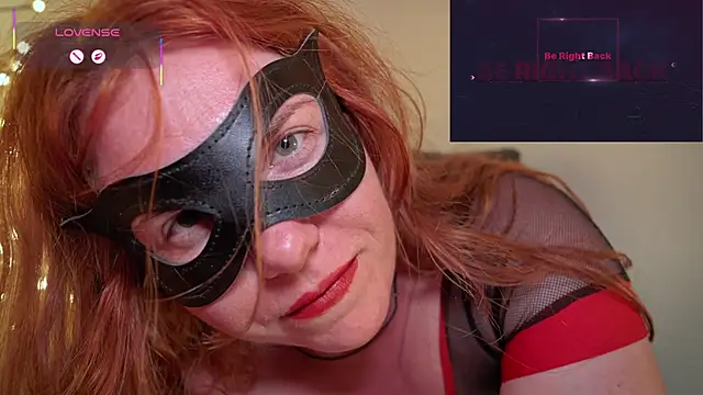 GingerAleMILF: διαδικτυακό σόου στην κάμερα