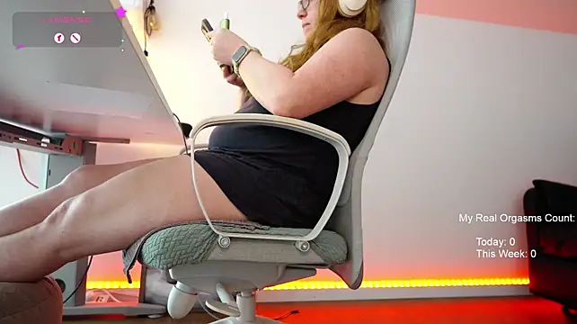 GingerAleMILF's Webcam Show
