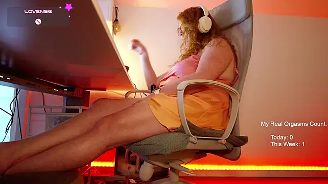 GingerAleMILF's Live XXX Chat