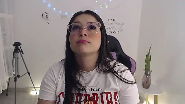 amberbakee Adlı Modelin Canlı XXX Sohbeti