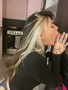 Pastoralrousy: διαδικτυακό σόου στην κάμερα