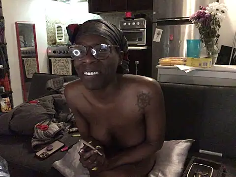 littyleesh1's Webcam Show
