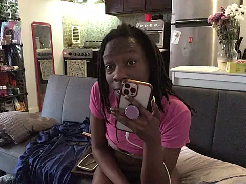 littyleesh1 Show in webcam
