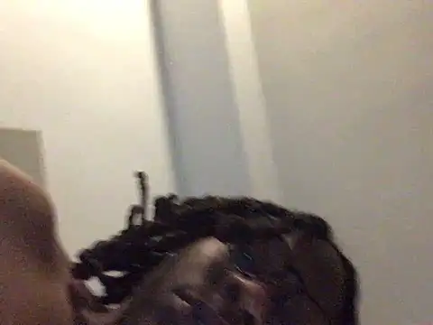 חדר צ'אט בשידור חי של littyleesh1