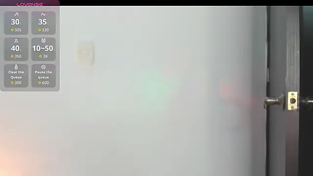 charlottekiss99's Live Chat Room