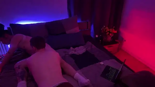 Flycouple25 webcam show